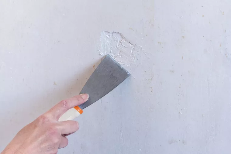 À qui faire appel pour réparer un trou dans un mur en placo ?, Royan, AJ MULTISERVICES