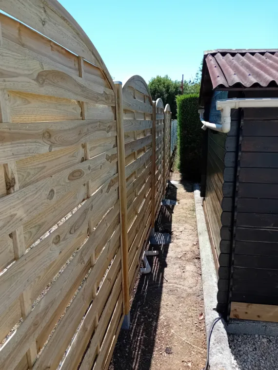 Pose de panneaux en bois
