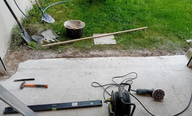 Avant aménagement d'un seuil pour garage, pour éviter la pluie de s'infiltrer