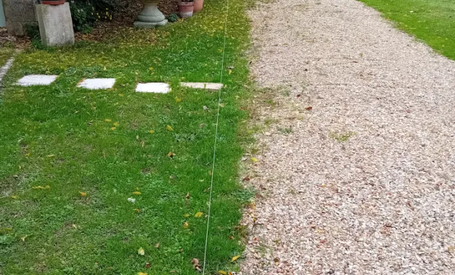 Avant la pose de pavés dans une allée