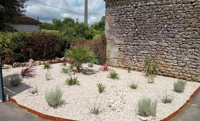 Apport des cailloux et galets décoratifs pour une finition soignée